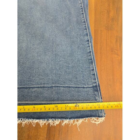 Jessica Simpson Women's Plus Freesia Wide Leg Jeans, 32" Inseam, Size 24W - Picture 3 of 8